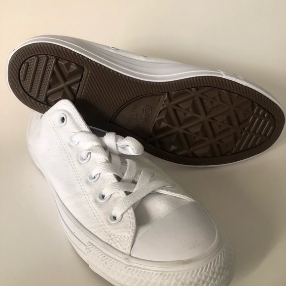Woman’s Size 9 Converse Sneakers - never worn - Picture 5 of 8